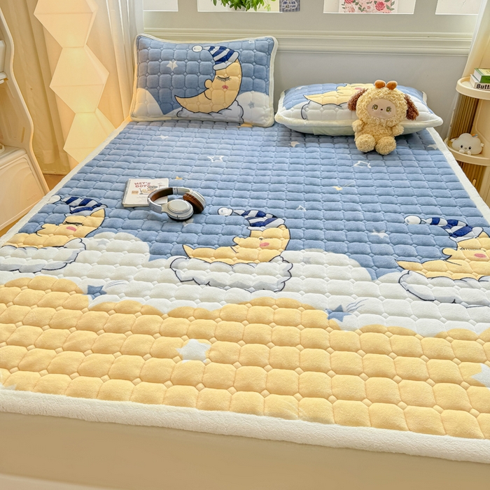 91家纺网 家纺一手货源 找家纺 优品惠 2025新款牛奶绒夹棉床护垫夹棉床褥床盖床单加厚保暖 月亮萌宝