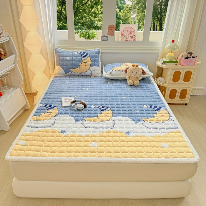 91家纺网 家纺一手货源 找家纺 优品惠 2025新款牛奶绒夹棉床护垫夹棉床褥床盖床单加厚保暖 月亮萌宝