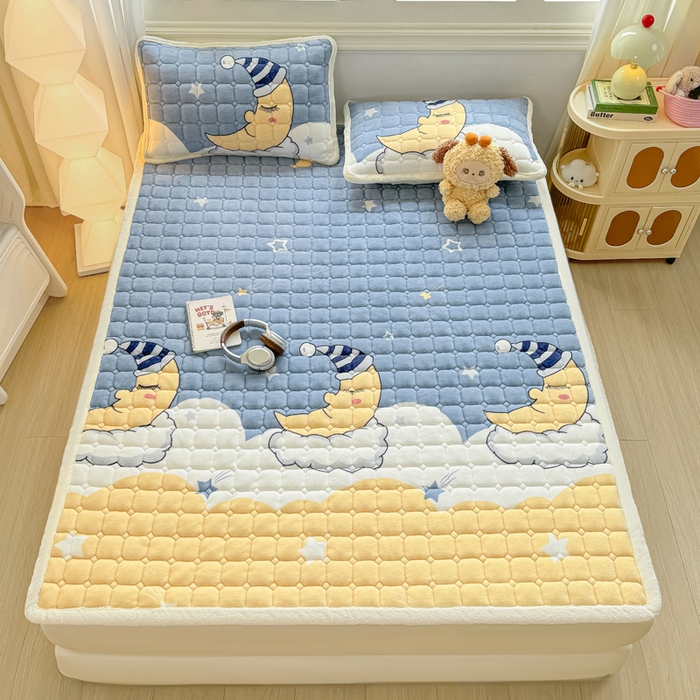 91家纺网 家纺一手货源 找家纺 优品惠 2025新款牛奶绒夹棉床护垫夹棉床褥床盖床单加厚保暖 月亮萌宝