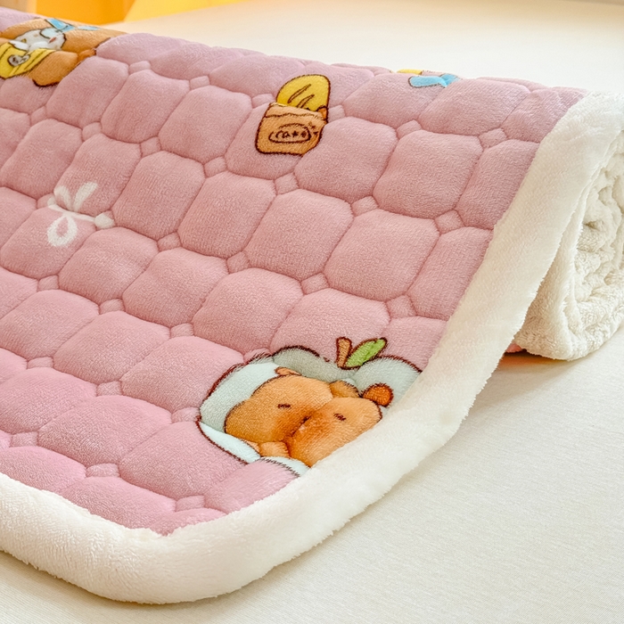 91家纺网 家纺一手货源 找家纺 优品惠 2025新款冬季牛奶绒床垫床褥垫子床护垫加绒床盖学生宿舍上下铺 卡皮巴拉粉