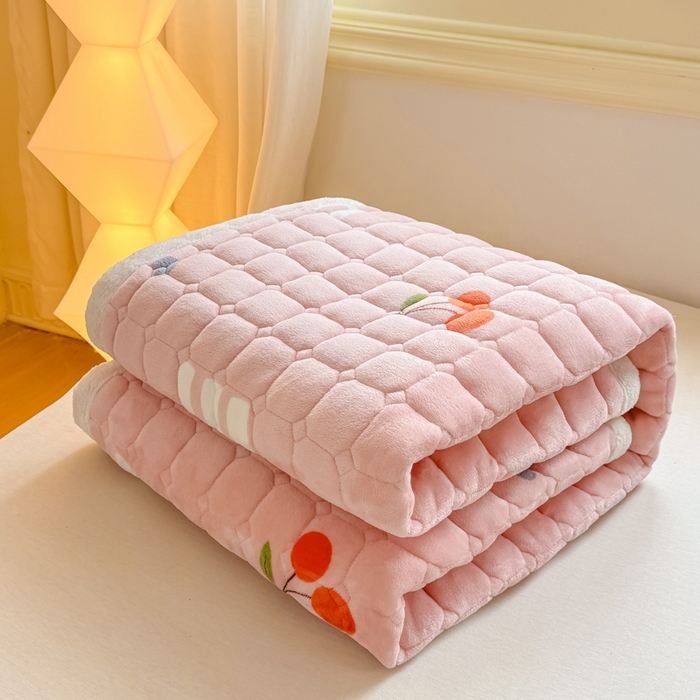 91家纺网 家纺一手货源 找家纺 优品惠 2025新款冬季牛奶绒床垫床褥垫子床护垫加绒床盖学生宿舍上下铺 字母樱桃