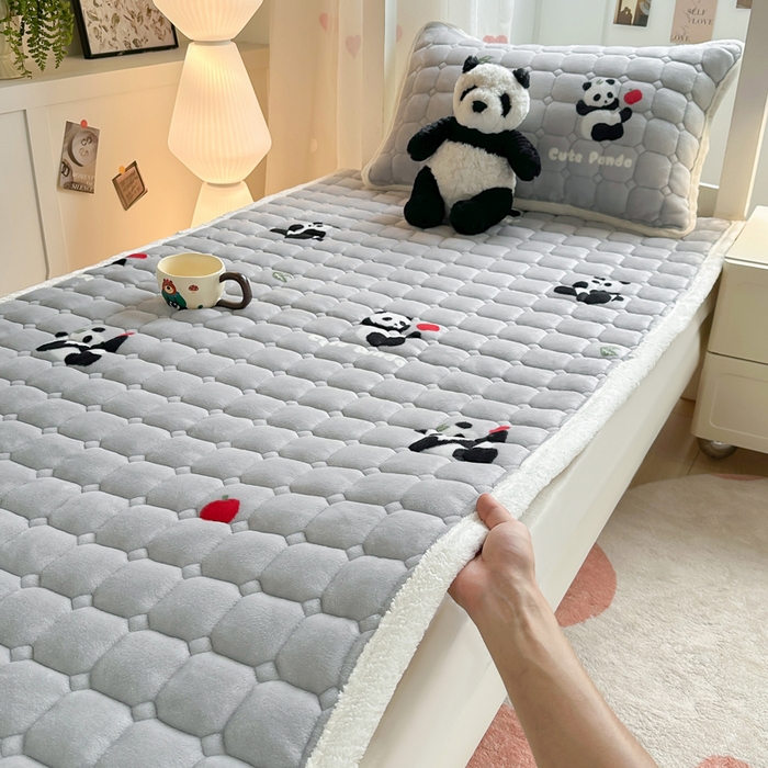 91家纺网 家纺一手货源 找家纺 优品惠 2025新款冬季牛奶绒床垫床褥垫子床护垫加绒床盖学生宿舍上下铺 熊猫灰