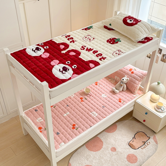 91家纺网 家纺一手货源 找家纺 优品惠 2025新款冬季牛奶绒床垫床褥垫子床护垫加绒床盖学生宿舍上下铺 字母樱桃