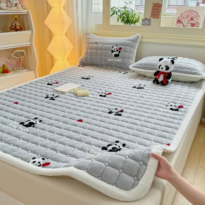 91家纺网 家纺一手货源 找家纺 优品惠 2025新款冬季牛奶绒床垫床褥垫子床护垫加绒床盖学生宿舍上下铺 熊猫灰