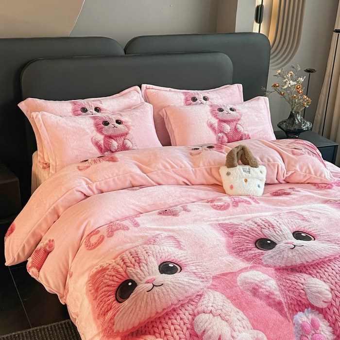 91家纺网 家纺一手货源 找家纺 宝薇 2025新款8斤宝宝绒数码5D牛奶绒四件套 粉小喵