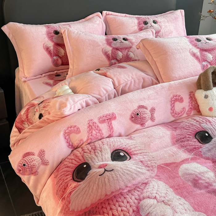 91家纺网 家纺一手货源 找家纺 宝薇 2025新款8斤宝宝绒数码5D牛奶绒四件套 粉小喵