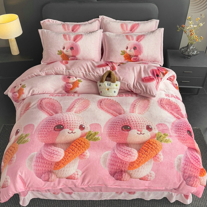 91家纺网 家纺一手货源 找家纺 宝薇 2025新款8斤宝宝绒数码5D牛奶绒四件套 幸运兔粉