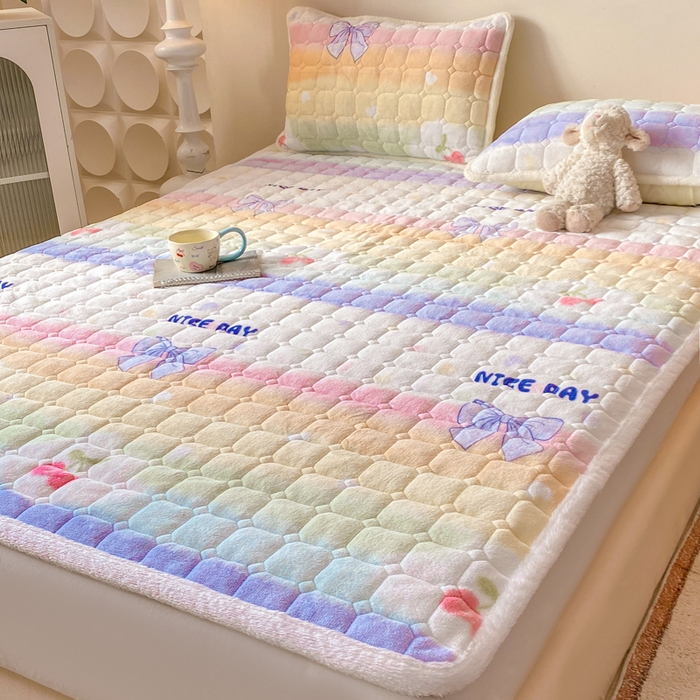 91家纺网 家纺一手货源 找家纺 优品惠 2025新款牛奶绒夹棉床护垫夹棉床褥床盖床单加厚保暖 彩虹蝴蝶结