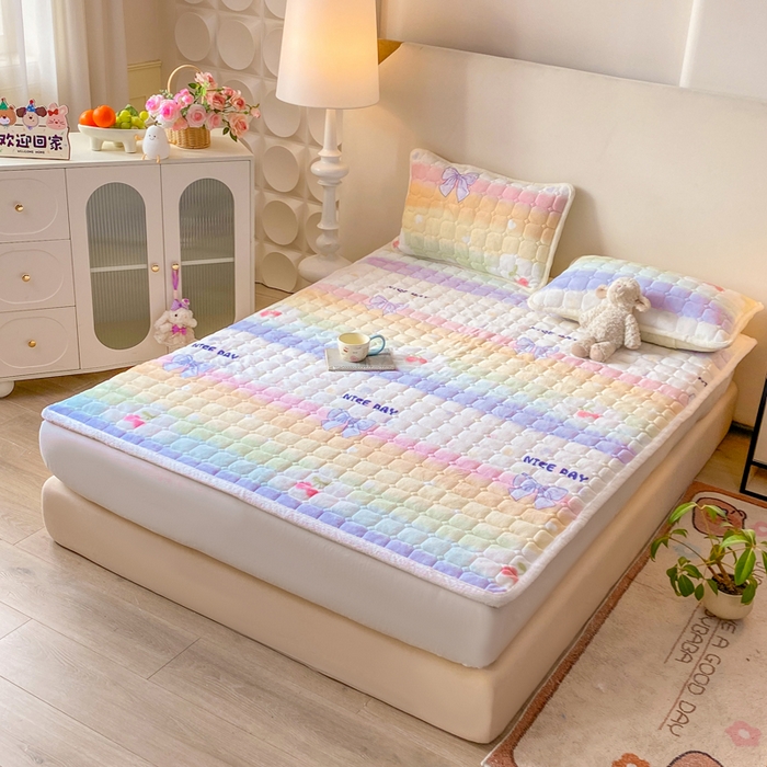 91家纺网 家纺一手货源 找家纺 优品惠 2025新款牛奶绒夹棉床护垫夹棉床褥床盖床单加厚保暖 彩虹蝴蝶结