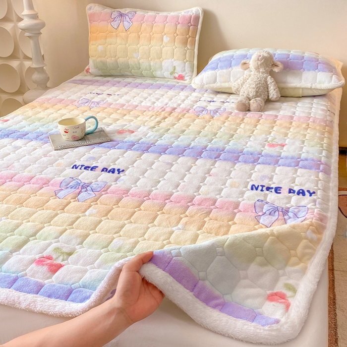 91家纺网 家纺一手货源 找家纺 优品惠 2025新款牛奶绒夹棉床护垫夹棉床褥床盖床单加厚保暖 彩虹蝴蝶结