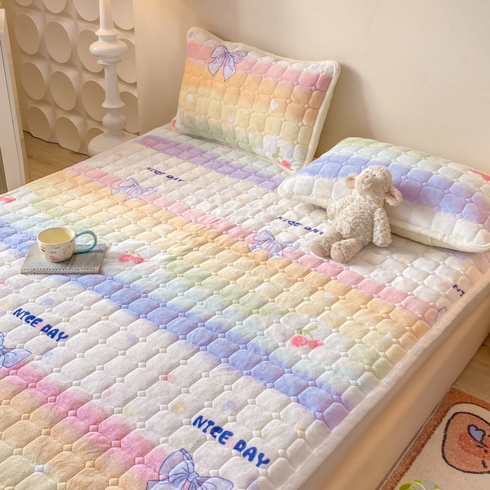 91家纺网 家纺一手货源 找家纺 优品惠 2025新款牛奶绒夹棉床护垫夹棉床褥床盖床单加厚保暖 彩虹蝴蝶结