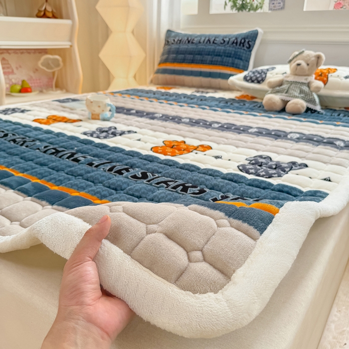 91家纺网 家纺一手货源 找家纺 优品惠 2025新款牛奶绒夹棉床护垫夹棉床褥床盖床单加厚保暖 都市潮熊