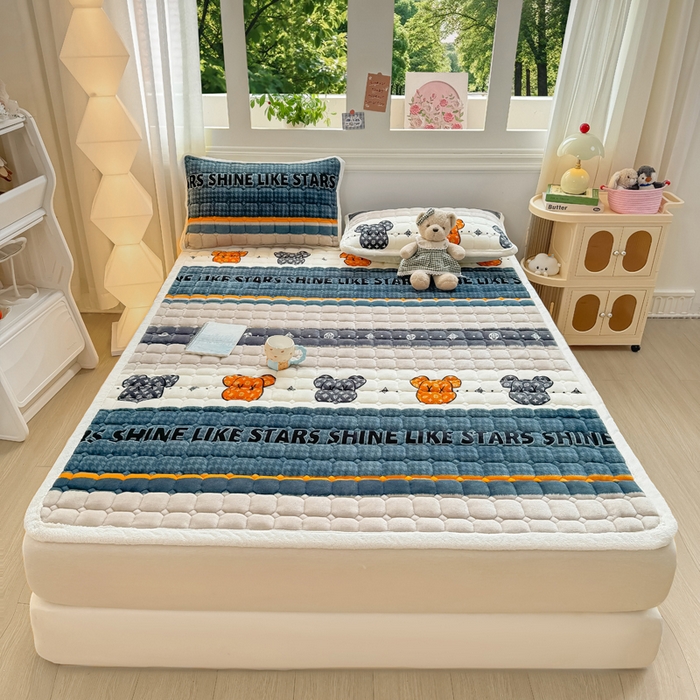 91家纺网 家纺一手货源 找家纺 优品惠 2025新款牛奶绒夹棉床护垫夹棉床褥床盖床单加厚保暖 都市潮熊