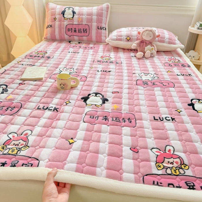 91家纺网 家纺一手货源 找家纺 优品惠 2025新款牛奶绒夹棉床护垫夹棉床褥床盖床单加厚保暖 发财暴富