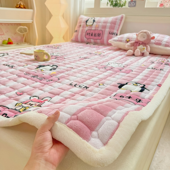 91家纺网 家纺一手货源 找家纺 优品惠 2025新款牛奶绒夹棉床护垫夹棉床褥床盖床单加厚保暖 发财暴富