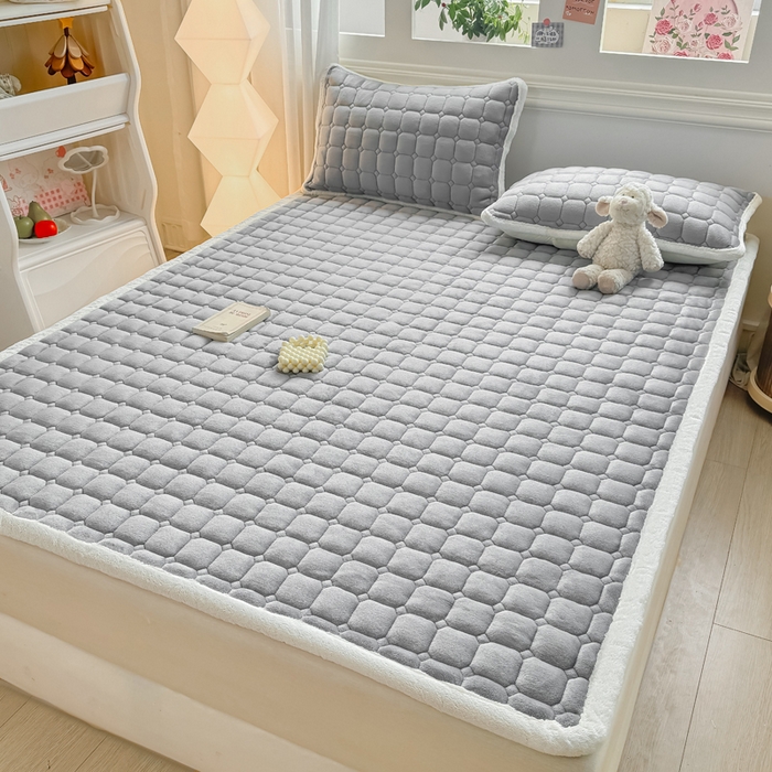 91家纺网 家纺一手货源 找家纺 优品惠 2025新款牛奶绒夹棉床护垫夹棉床褥床盖床单加厚保暖 高级灰