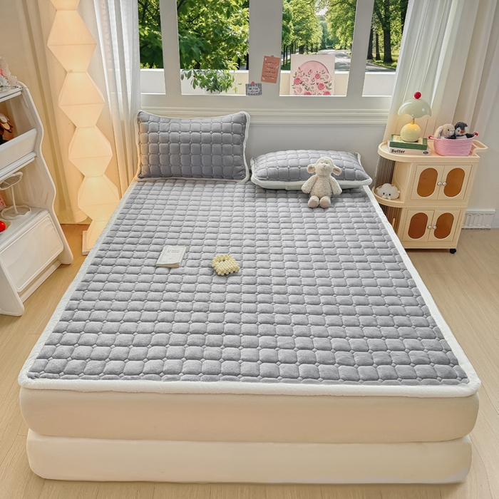 91家纺网 家纺一手货源 找家纺 优品惠 2025新款牛奶绒夹棉床护垫夹棉床褥床盖床单加厚保暖 高级灰