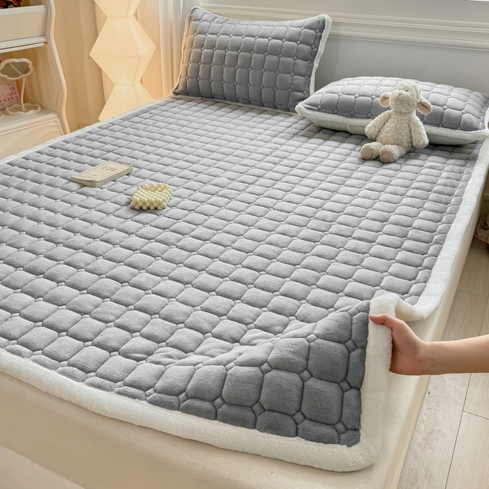 91家纺网 家纺一手货源 找家纺 优品惠 2025新款牛奶绒夹棉床护垫夹棉床褥床盖床单加厚保暖 高级灰