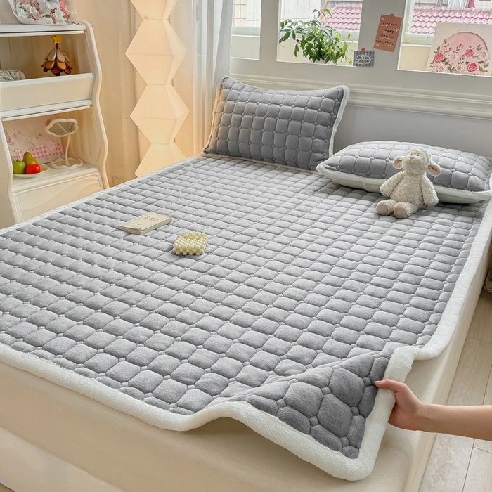 91家纺网 家纺一手货源 找家纺 优品惠 2025新款牛奶绒夹棉床护垫夹棉床褥床盖床单加厚保暖 高级灰