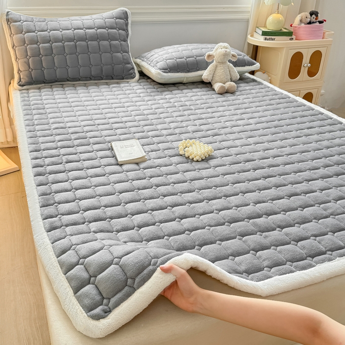 91家纺网 家纺一手货源 找家纺 优品惠 2025新款牛奶绒夹棉床护垫夹棉床褥床盖床单加厚保暖 高级灰