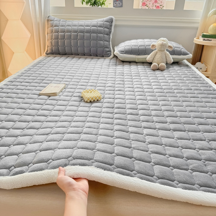 91家纺网 家纺一手货源 找家纺 优品惠 2025新款牛奶绒夹棉床护垫夹棉床褥床盖床单加厚保暖 高级灰