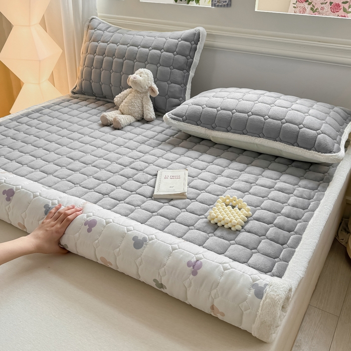 91家纺网 家纺一手货源 找家纺 优品惠 2025新款牛奶绒夹棉床护垫夹棉床褥床盖床单加厚保暖 高级灰