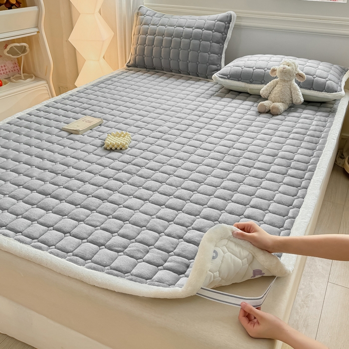 91家纺网 家纺一手货源 找家纺 优品惠 2025新款牛奶绒夹棉床护垫夹棉床褥床盖床单加厚保暖 高级灰