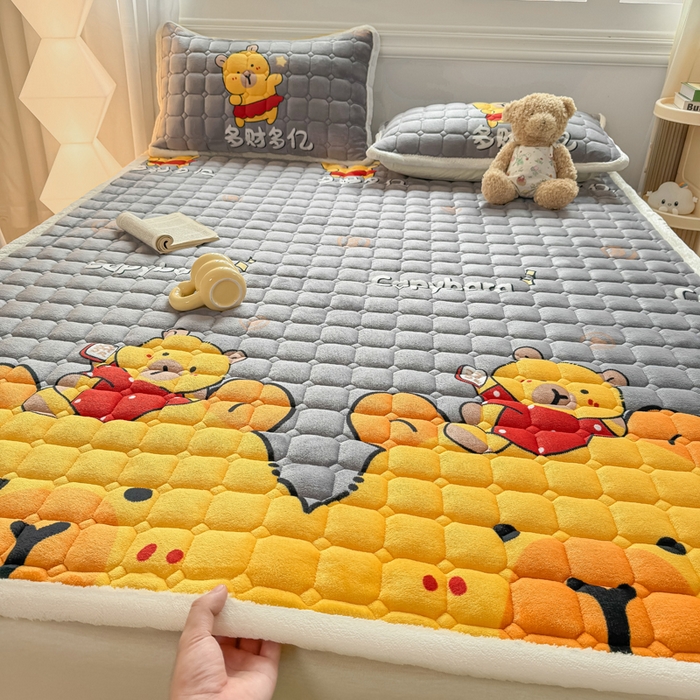 91家纺网 家纺一手货源 找家纺 优品惠 2025新款牛奶绒夹棉床护垫夹棉床褥床盖床单加厚保暖 卡皮巴拉灰