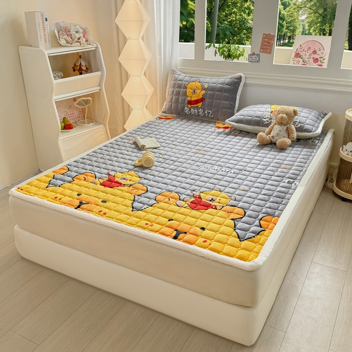 91家纺网 家纺一手货源 找家纺 优品惠 2025新款牛奶绒夹棉床护垫夹棉床褥床盖床单加厚保暖 卡皮巴拉灰