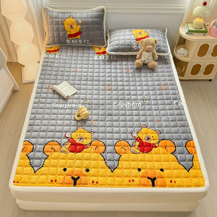 91家纺网 家纺一手货源 找家纺 优品惠 2025新款牛奶绒夹棉床护垫夹棉床褥床盖床单加厚保暖 卡皮巴拉灰