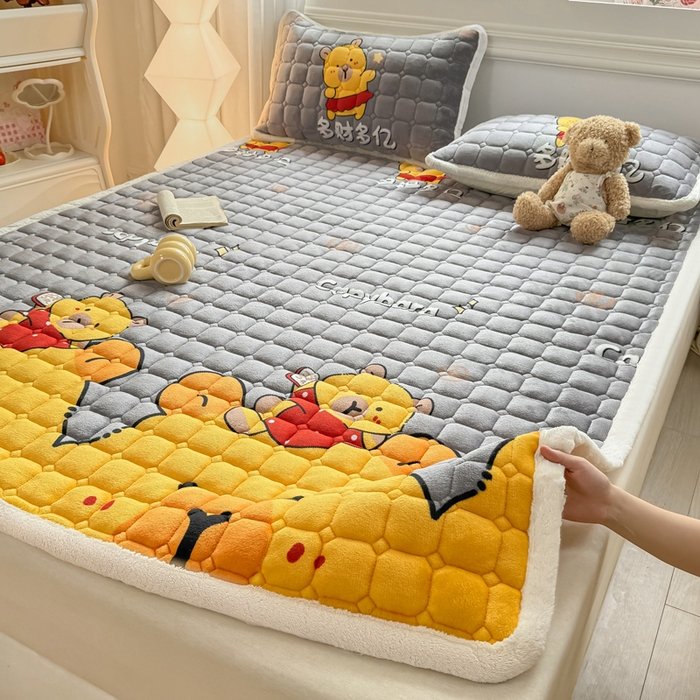 91家纺网 家纺一手货源 找家纺 优品惠 2025新款牛奶绒夹棉床护垫夹棉床褥床盖床单加厚保暖 卡皮巴拉灰