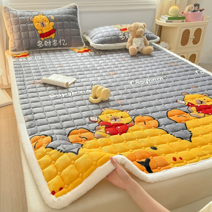 91家纺网 家纺一手货源 找家纺 优品惠 2025新款牛奶绒夹棉床护垫夹棉床褥床盖床单加厚保暖 卡皮巴拉灰