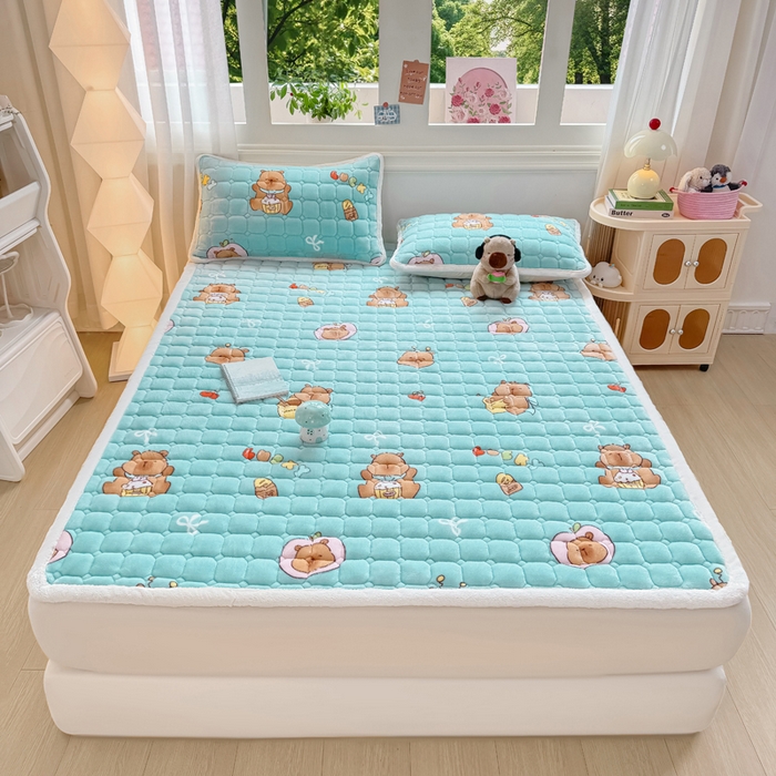 91家纺网 家纺一手货源 找家纺 优品惠 2025新款牛奶绒夹棉床护垫夹棉床褥床盖床单加厚保暖 卡皮巴拉蓝