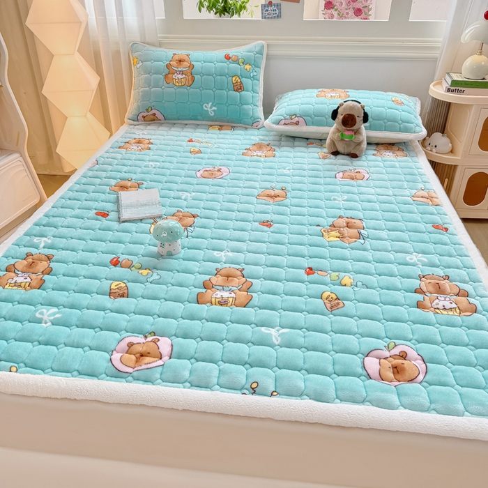 91家纺网 家纺一手货源 找家纺 优品惠 2025新款牛奶绒夹棉床护垫夹棉床褥床盖床单加厚保暖 卡皮巴拉蓝