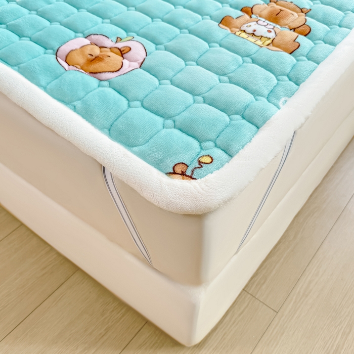 91家纺网 家纺一手货源 找家纺 优品惠 2025新款牛奶绒夹棉床护垫夹棉床褥床盖床单加厚保暖 卡皮巴拉蓝