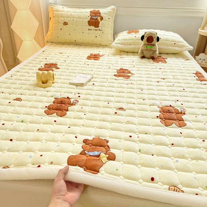 91家纺网 家纺一手货源 找家纺 优品惠 2025新款牛奶绒夹棉床护垫夹棉床褥床盖床单加厚保暖 卡皮巴拉米