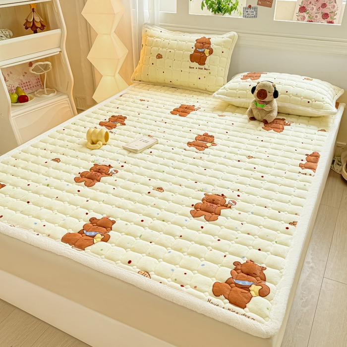 91家纺网 家纺一手货源 找家纺 优品惠 2025新款牛奶绒夹棉床护垫夹棉床褥床盖床单加厚保暖 卡皮巴拉米