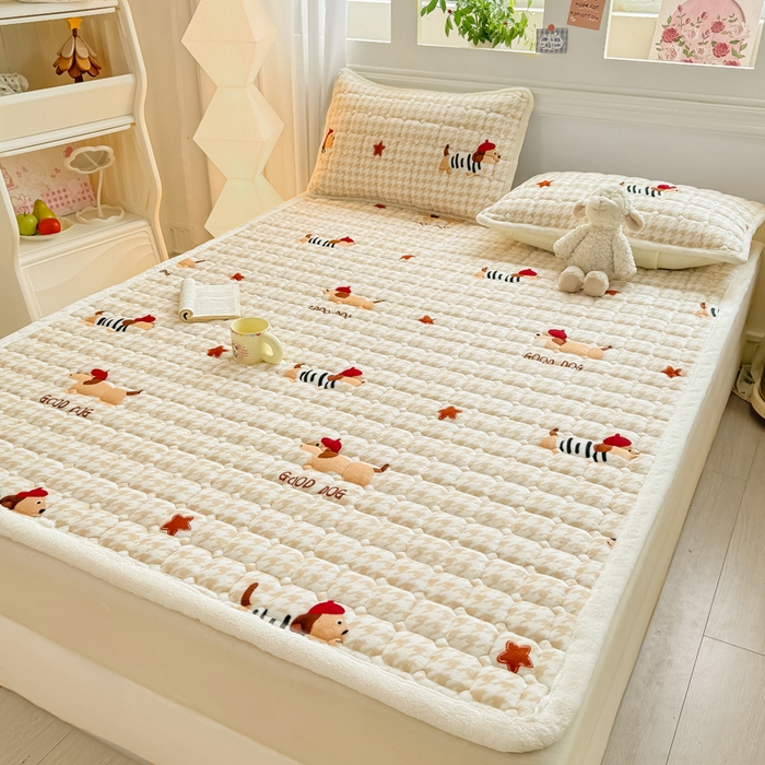 91家纺网 家纺一手货源 找家纺 优品惠 2025新款牛奶绒夹棉床护垫夹棉床褥床盖床单加厚保暖 腊肠狗