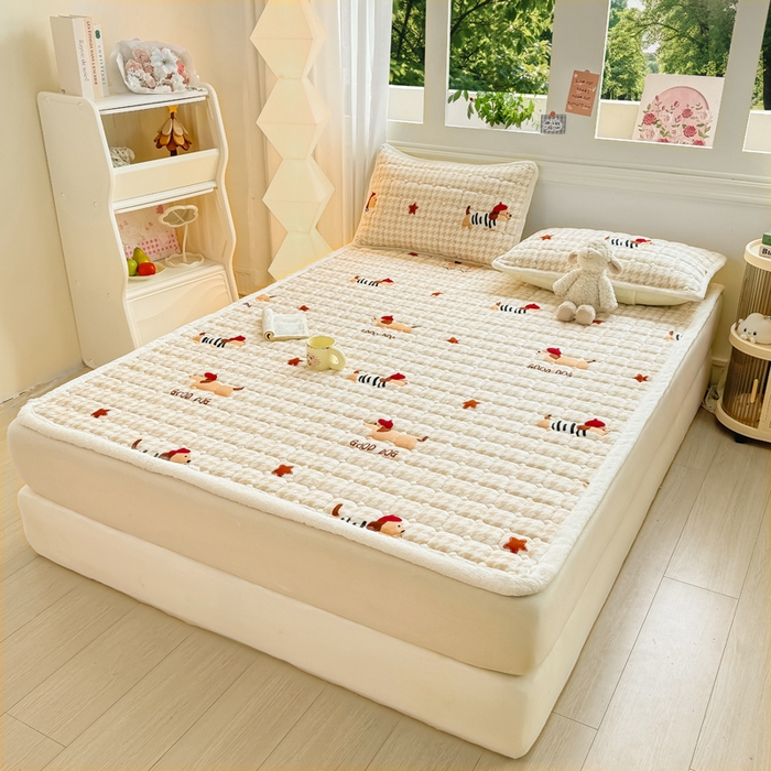 91家纺网 家纺一手货源 找家纺 优品惠 2025新款牛奶绒夹棉床护垫夹棉床褥床盖床单加厚保暖 腊肠狗