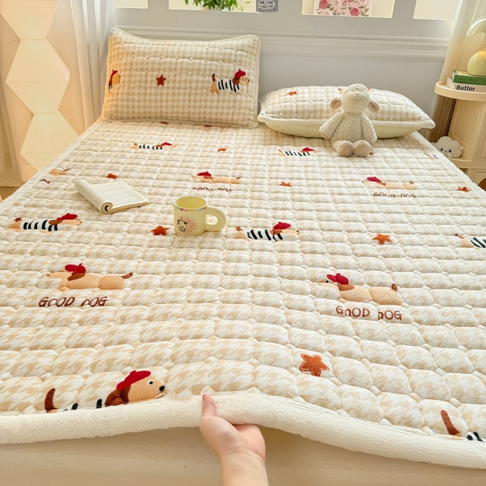 91家纺网 家纺一手货源 找家纺 优品惠 2025新款牛奶绒夹棉床护垫夹棉床褥床盖床单加厚保暖 腊肠狗