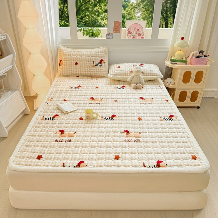 91家纺网 家纺一手货源 找家纺 优品惠 2025新款牛奶绒夹棉床护垫夹棉床褥床盖床单加厚保暖 腊肠狗