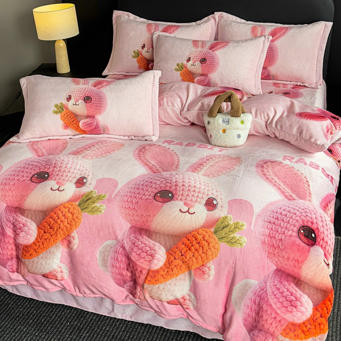 91家纺网 家纺一手货源 找家纺 宝薇 2025新款8斤宝宝绒数码5D牛奶绒四件套 幸运兔粉