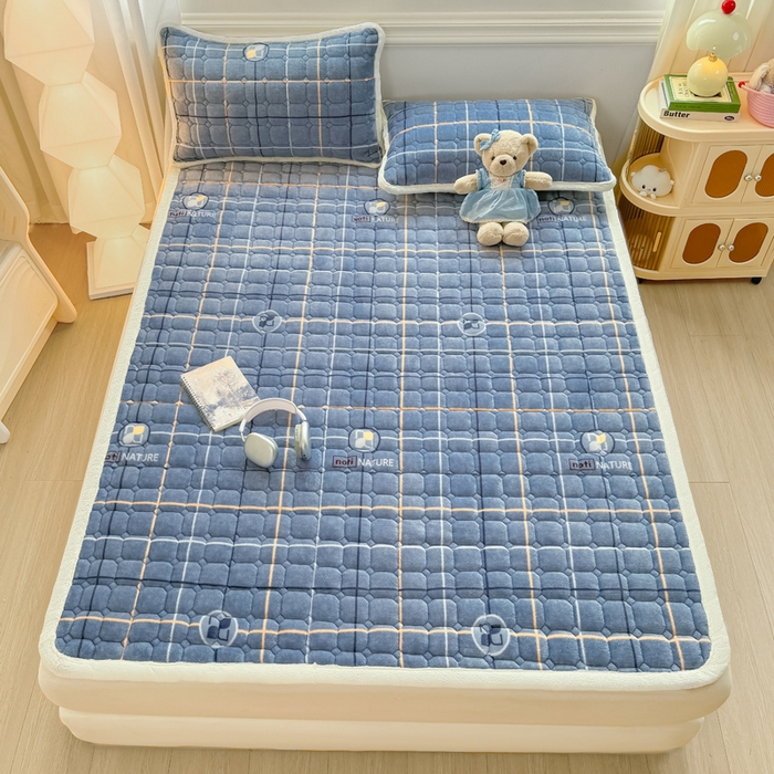 91家纺网 家纺一手货源 找家纺 优品惠 2025新款牛奶绒夹棉床护垫夹棉床褥床盖床单加厚保暖 朗格蓝