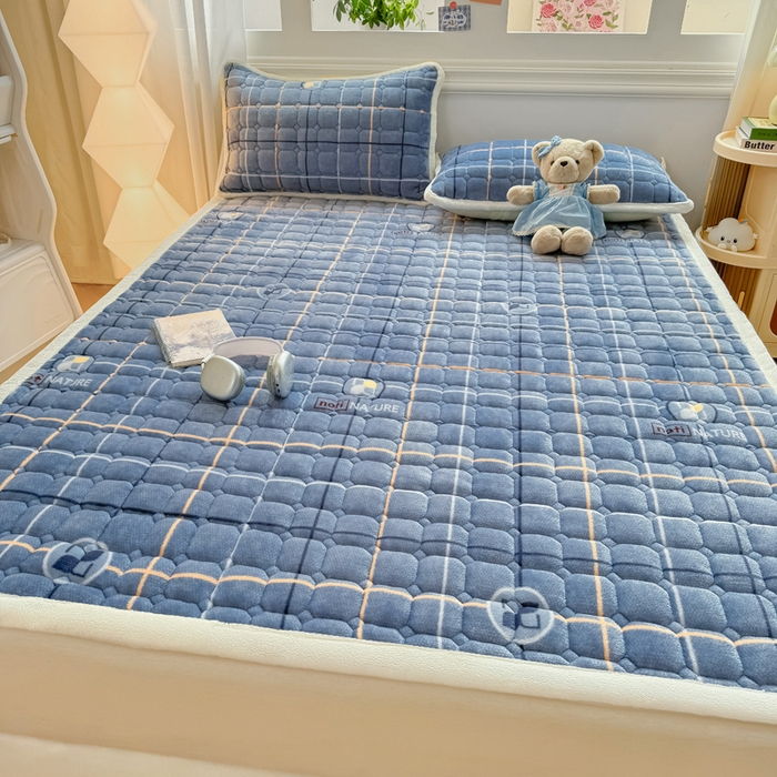 91家纺网 家纺一手货源 找家纺 优品惠 2025新款牛奶绒夹棉床护垫夹棉床褥床盖床单加厚保暖 朗格蓝