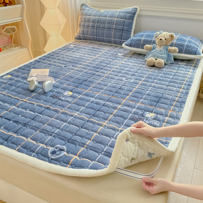 91家纺网 家纺一手货源 找家纺 优品惠 2025新款牛奶绒夹棉床护垫夹棉床褥床盖床单加厚保暖 朗格蓝