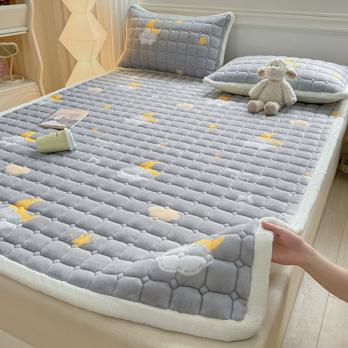 91家纺网 家纺一手货源 找家纺 优品惠 2025新款牛奶绒夹棉床护垫夹棉床褥床盖床单加厚保暖 星月织梦灰