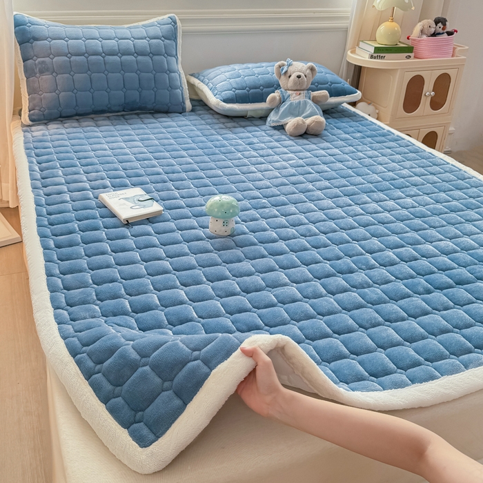 91家纺网 家纺一手货源 找家纺 优品惠 2025新款牛奶绒夹棉床护垫夹棉床褥床盖床单加厚保暖 烟灰蓝