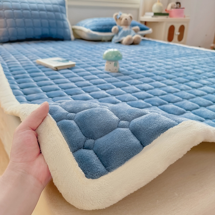 91家纺网 家纺一手货源 找家纺 优品惠 2025新款牛奶绒夹棉床护垫夹棉床褥床盖床单加厚保暖 烟灰蓝