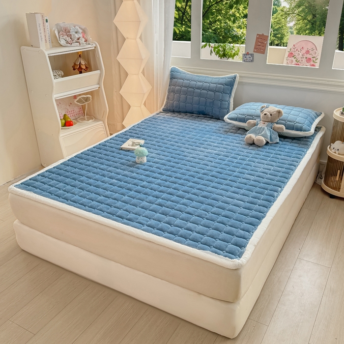 91家纺网 家纺一手货源 找家纺 优品惠 2025新款牛奶绒夹棉床护垫夹棉床褥床盖床单加厚保暖 烟灰蓝