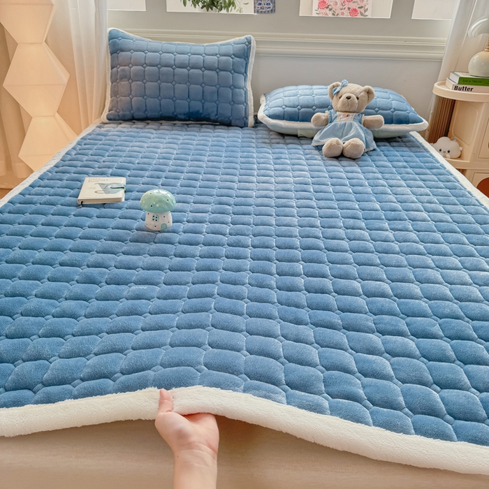 91家纺网 家纺一手货源 找家纺 优品惠 2025新款牛奶绒夹棉床护垫夹棉床褥床盖床单加厚保暖 烟灰蓝